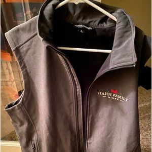 Men’s large gray vest Hahn Family Wines